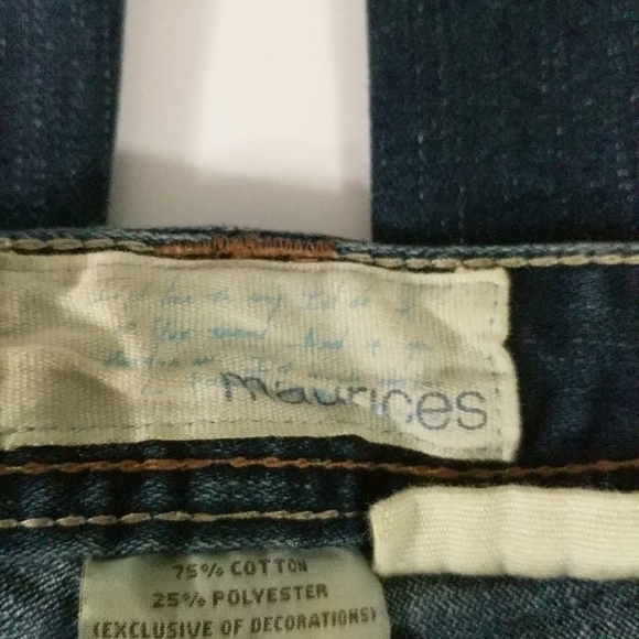 Maurices Molli Flare Dark Wash - size 5/6 Long - Picture 2 of 7